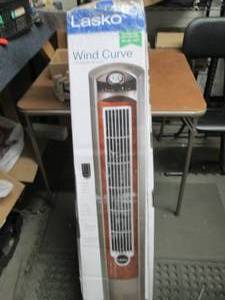 lot 218 image: Lasko Wind Curve 42.5 Oscillating ...