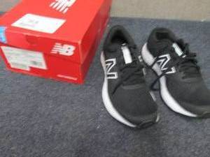 lot 225 image: New Balance Womens 520v7 Running S...