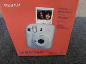 lot 236 image: Fujifilm Instax Mini 12 Instant Cam...