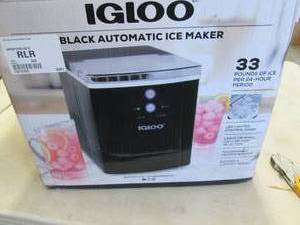 lot 257 image: Igloo 33-Lb. Ice Maker - Black open...