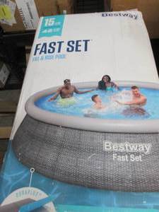 lot 362 image: Bestway Fast Set 15 x 42 Round In...