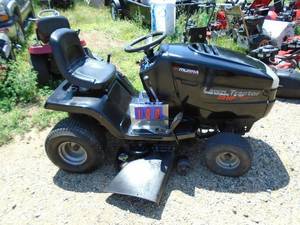 Murray lawn tractor 20 hp twin dual carbs 46 deck mono pedal. Tested & works. As shown. Nice condition. THIS ITEM HAS A RESERVE.