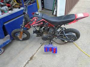 Apollo pit bike. Condition unknown. Kick start doesnt move. Parts or repair. As shown.