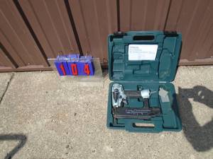 lot 104 image: Hitachi nailer in case. Lightly used. Tested & works. As shown.