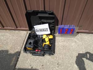 lot 122 image: Dewalt 12 volt cordless drill with 2 batteries & charger. Tested & works. As shown.