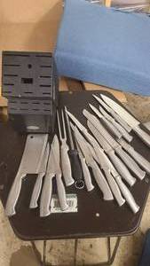 lot 48 image: Oster Set of Cooking Knives with Knife Block