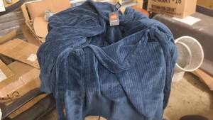 lot 82 image: Hanes Ultimate Bath Robe
