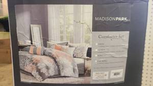 lot 98 image: Madison Park Comforter Set King Size