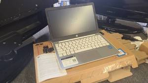 lot 102 image: HP Stream Laptop Computer