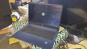 lot 2 image: Blue HP Laptop Factory Rest and Ready