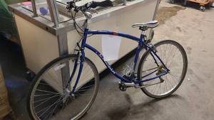 lot 9 image: Schwinn Searcher LE Shimano Bike