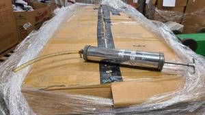 lot 142 image: Fluid Suction Gun