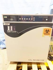 lot 28 image: MSRP $2800 Barnstead LAB-LINE 460&nbspWater-Jacketed Automatic CO2&nbspIncubator - Great Working Condition