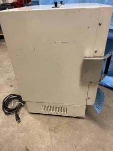 lot 44 image: Blue M 100A Dry Type Bacteriological Incubator -Designed for drying & staining of slides, tissue culture work, incubation of antibody tests, curing, pharmaceutical stability tests, microbiological determinations & similar applications - Works