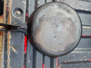 lot 66 image: Cast iron frying pan 12 in.
