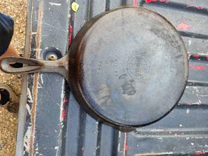 lot 68 image: Cast iron frying pan 12 in.