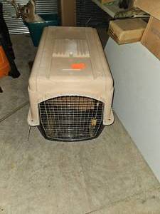 lot 87 image: Large dog crate