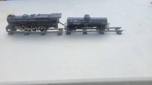 lot 4 image: Lionel Trains & Switches