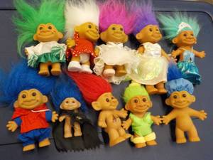 10 trolls...
