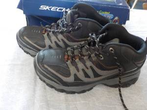 Sketchers Memory Foam size 7.5 Wome...