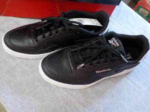 Reebok Womens size 9.5 Shoes...