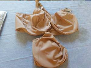 2 Glamorize size 42D Bras...