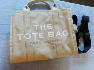 Marc Jacobs The Tote Bag 13 x 10 w...