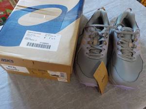 Asics size 9 Womens Gel-Venture Te...
