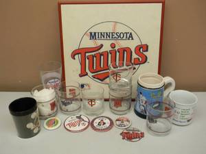 lot 39 image: LARGE COLLECTION OF MINNESOTA TWINS GLASSES & MORE - NICE - COOL MAN CAVE PIECES - SEE PICTURES