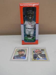lot 41 image: MINNESOTA TWINS Kirby Puckett WORLD SERIES HERO BOBBLE HEAD & TWO CARDS - VERY NICE - GREAT SET - SEE PICTURES