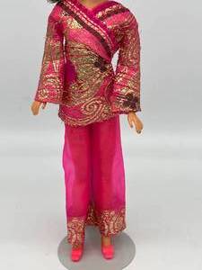 lot 8 image: Barbie Clothing BRIGHT N BROCADE 2 piece Pink Outfit & Pink Shoes
