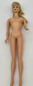 lot 13 image: Vintage 1968 STANDARD Barbie Red Lips Big Blue Eyes Classic Blonde