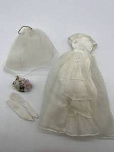 lot 123 image: MATTEL VTG Barbie BRIDES DREAM #947 1963 WEDDING DRESS VEIL 1960S GC