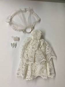 lot 132 image: Vintage Barbie Lace Clone WEDDING DRESS , Shoes , Purse & Veil