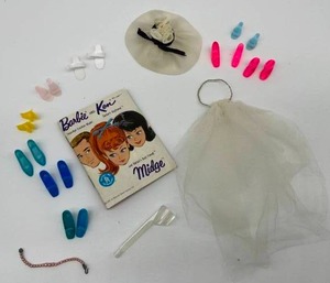 lot 150 image: Vintage early 60s & 70s Lot of Barbie ACCESSORIES