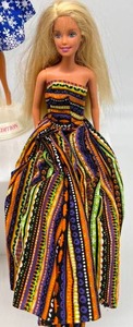 lot 192 image: Legally Blonde Lot of 7 BARBIE Dolls in Fancy Dresses