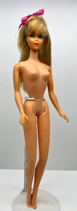 lot 42 image: Vintage TNT Twist N Turn Barbie SUN-KISSED Blonde in Original hairstyle