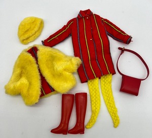 lot 58 image: Vintage 1967 Barbie #1860 Smasheroo Outfit -