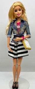 lot 76 image: BARBIE STYLE Free Moving Blonde Barbie Complete with Purse