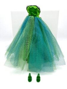 lot 88 image: Vintage 1960s Barbie Doll SENIOR PROM #951 outfit Gown and shoes MATTEL Tagged