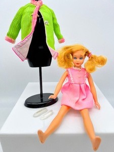 lot 98 image: Vintage 1970 NEW DRAMATIC LIVING SKIPPER Barbie Doll in PINK PRINCESS Outfit #1747