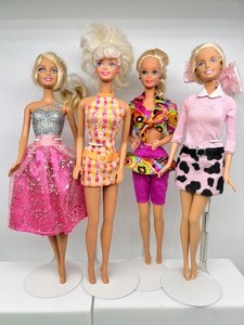 lot 167 image: Barbie Party of 4 including Princess Glitter