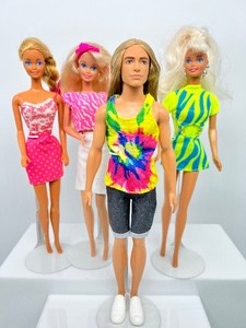 lot 170 image: Movin Grovin Barbie, Ken Fashionista & Friends