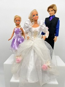 lot 172 image: Romantic Bride Barbie and Wedding Party