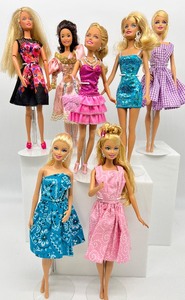 lot 176 image: Lot of 7 Barbies including Fashionista