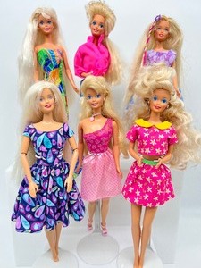 lot 185 image: Long Hair Beautiful Barbies Lot of 6
