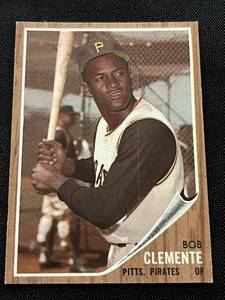 lot 14 image: 1962 Topps Bob (Roberto) Clemente #10 Baseball Card