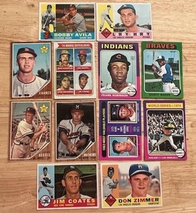 lot 50 image: Vintage 1960s and 1970s Baseball Card Lot - Ed Mathews, Frank Robinson, Reggie Jackson, and More