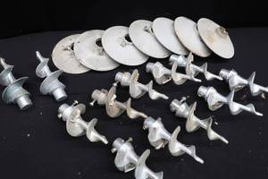 lot 13 image: DOCK AUGERS  AND SAND FOOT PADS