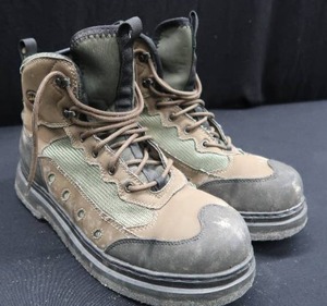 lot 15 image: CABELAS ULTRALIGHT WADING BOOTS